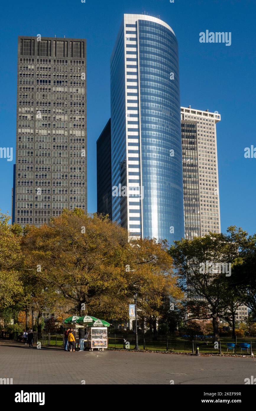 Le quartier financier Skyline comprend 17 State Street et Battery Park, NYC, USA 2022 Banque D'Images