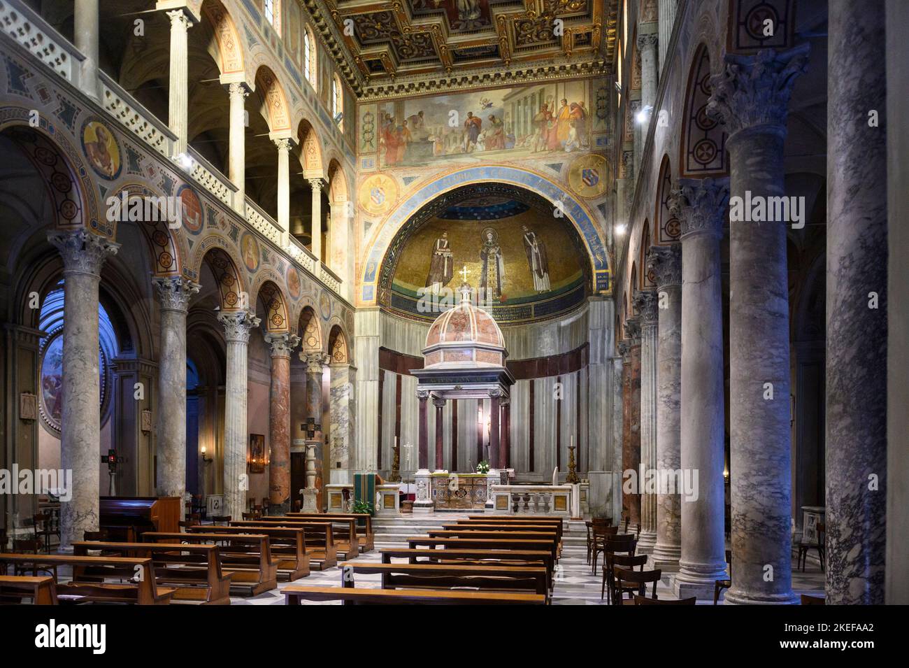 Rome. Italie. Intérieur de la Basilique de Sant'Agnese Fuori le Mura (Saint Agnes à l'extérieur des murs). Banque D'Images