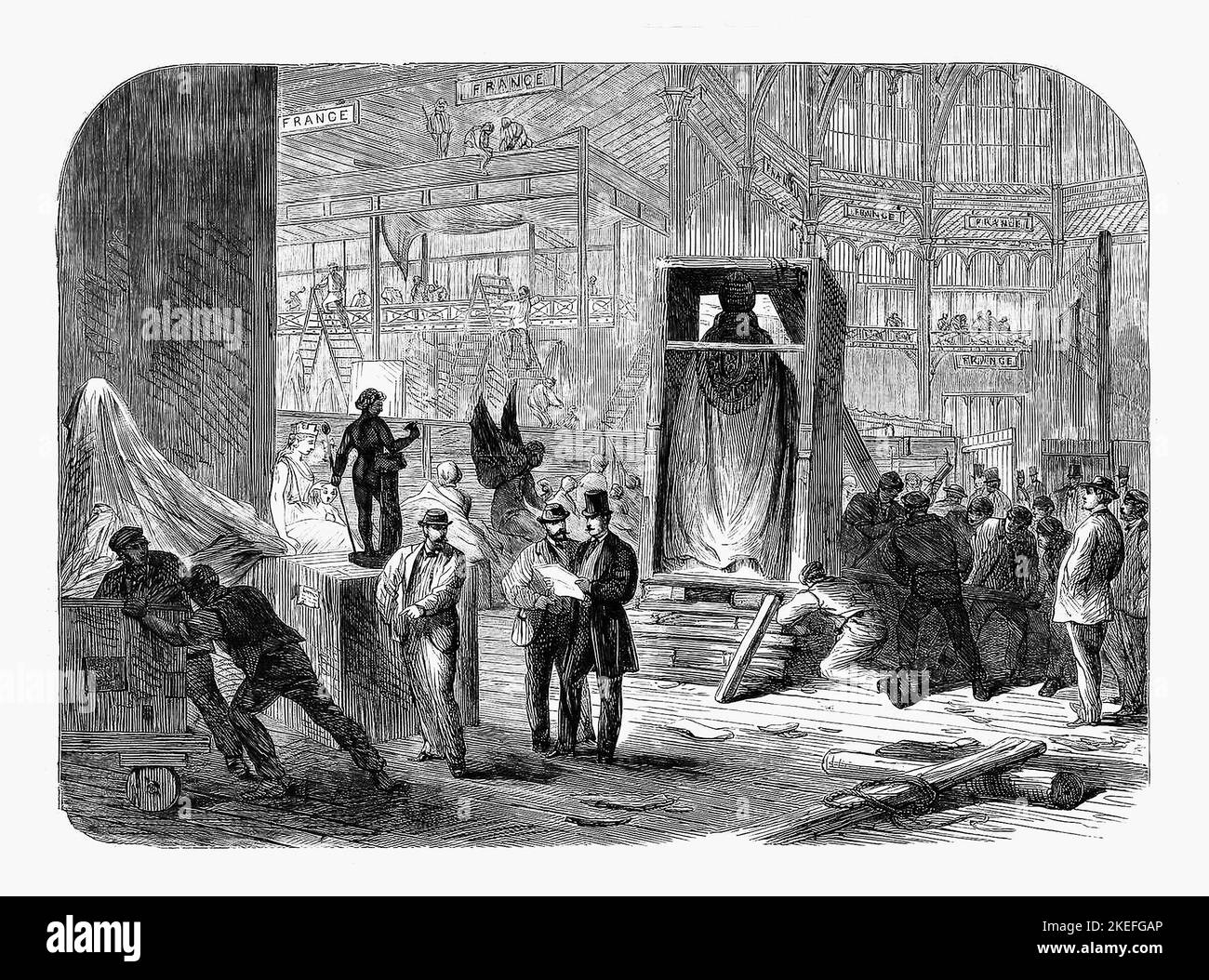 Déballage des sculptures et des statues pour la deuxième exposition internationale de Dublin qui s'est tenue dans ce qui est devenu Iveagh Gardens, au cours de l'été 1865 en Irlande Banque D'Images