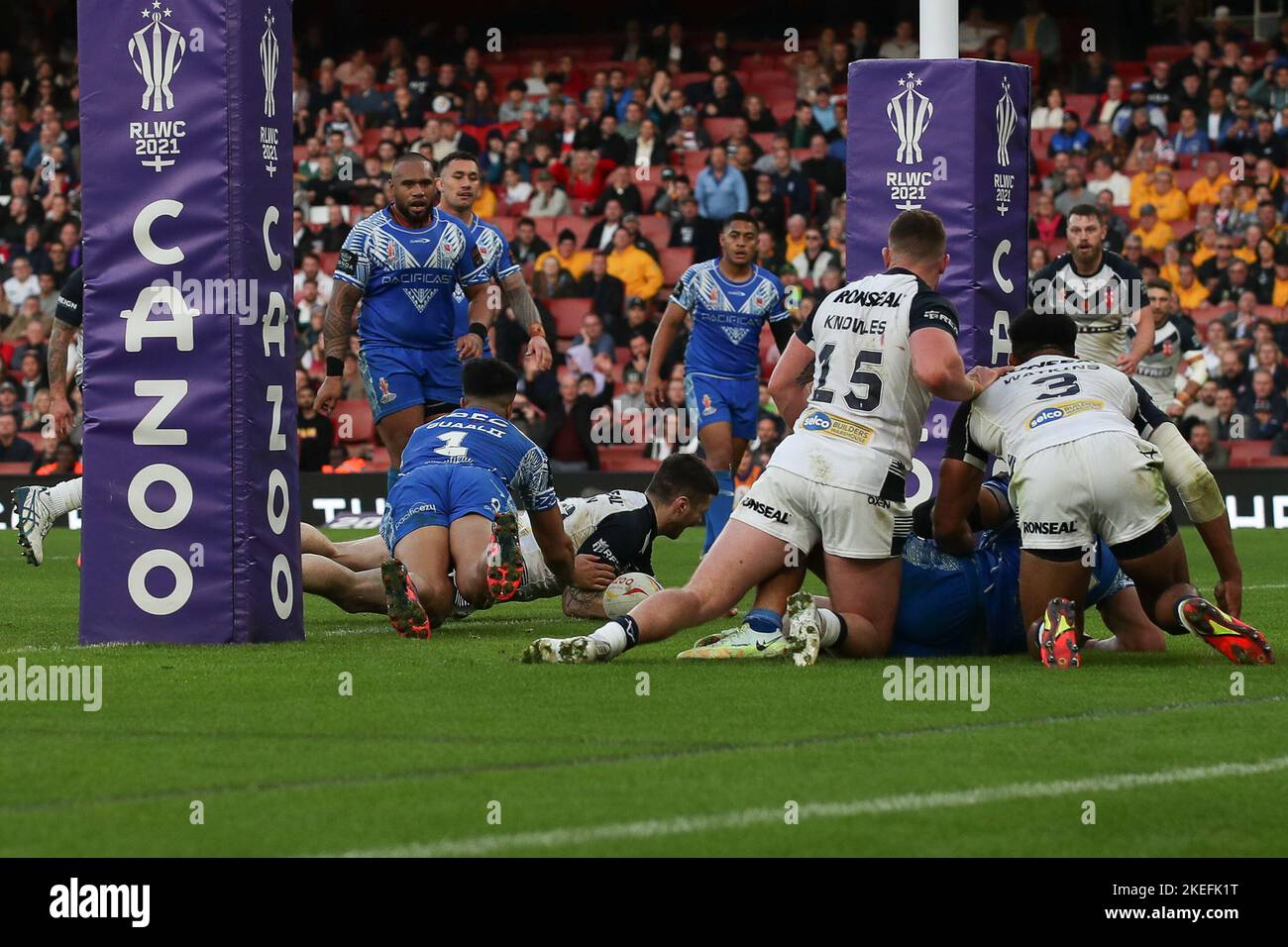 Londres, Royaume-Uni. 12th novembre 2022. John Bateman, d'Angleterre, a obtenu 10-10 points lors du match semi-final de la coupe du monde de rugby à XV 2021 entre l'Angleterre RL et le Samoa RL au stade Emirates, Londres, Angleterre, le 12 novembre 2022. Photo de Ken Sparks. Utilisation éditoriale uniquement, licence requise pour une utilisation commerciale. Aucune utilisation dans les Paris, les jeux ou les publications d'un seul club/ligue/joueur. Crédit : UK Sports pics Ltd/Alay Live News Banque D'Images