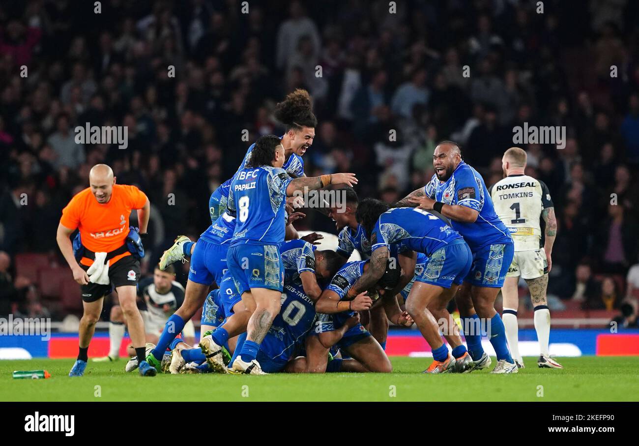 Fêtez les Samoa après avoir remporté la demi-finale de la coupe du monde de rugby au stade Emirates de Londres. Date de la photo: Samedi 12 novembre 2022. Banque D'Images