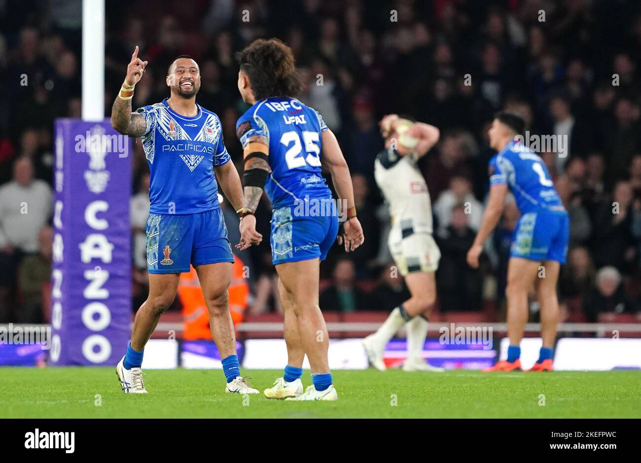 Fêtez les Samoa après avoir remporté la demi-finale de la coupe du monde de rugby au stade Emirates de Londres. Date de la photo: Samedi 12 novembre 2022. Banque D'Images