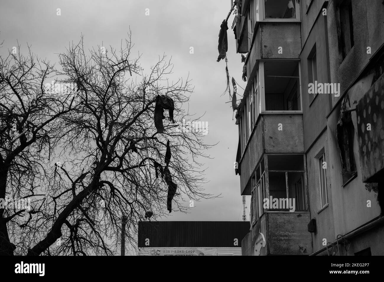 Borodyanka, région de Kiev 11.12.2022 le travail de la murale de Banksy sur le mur d'une maison détruite Banque D'Images