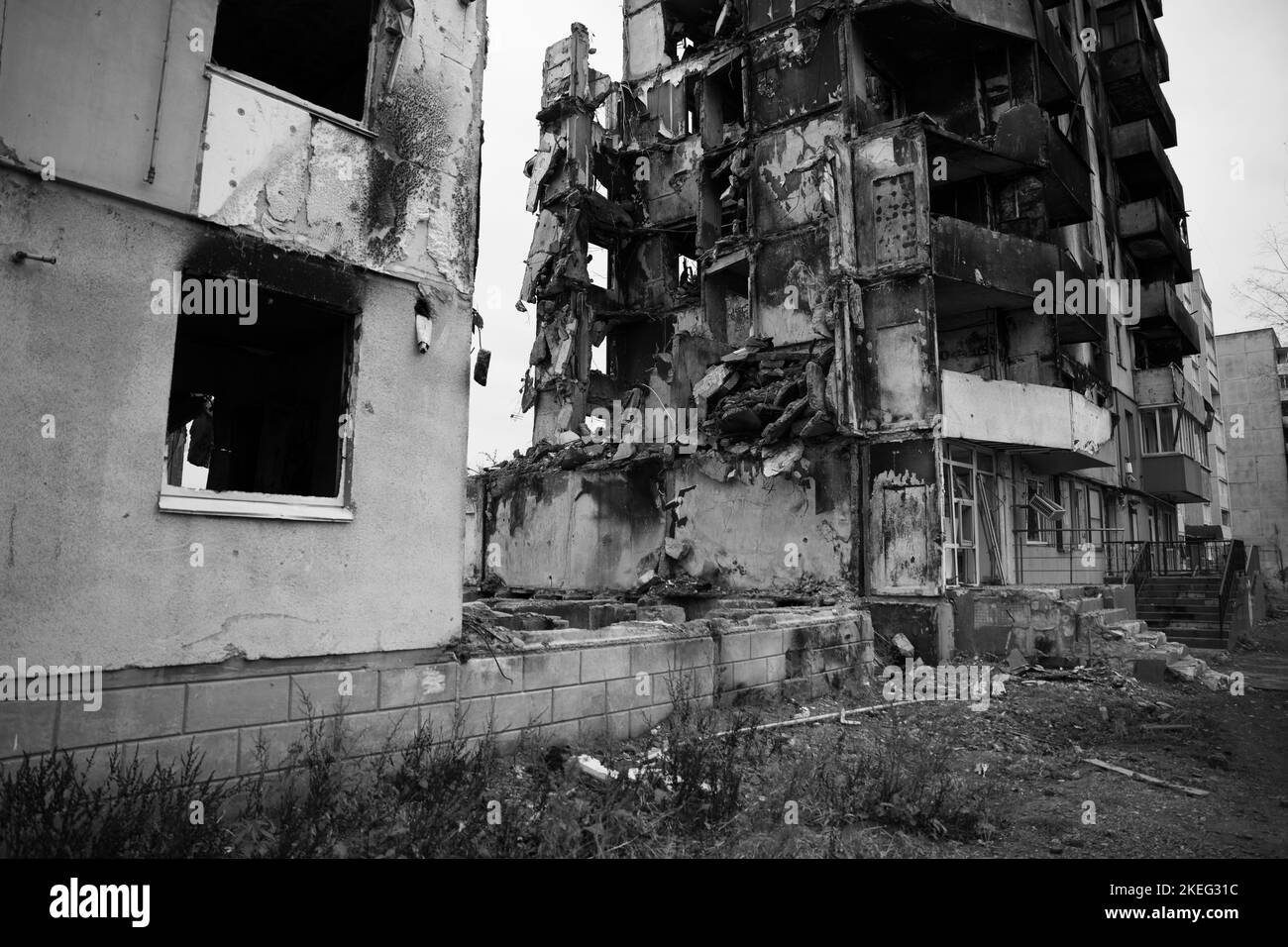 Borodyanka, région de Kiev 11.12.2022 le travail de la murale de Banksy sur le mur d'une maison détruite Banque D'Images