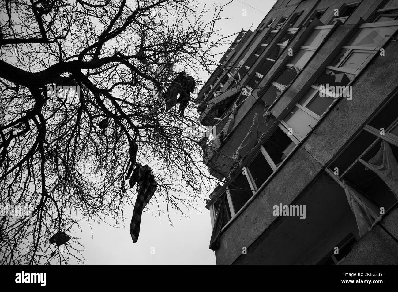 Borodyanka, région de Kiev 11.12.2022 le travail de la murale de Banksy sur le mur d'une maison détruite Banque D'Images