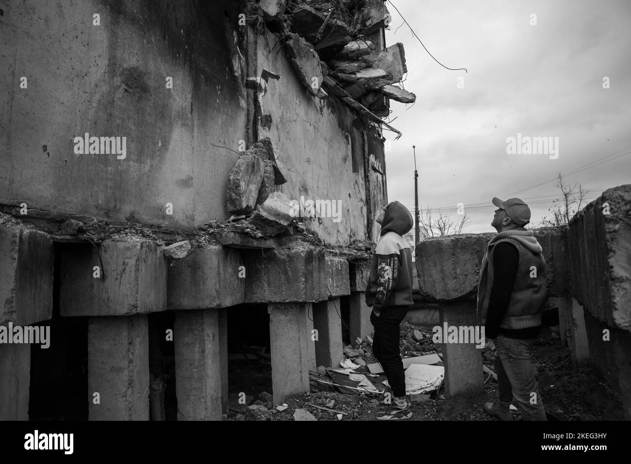 Borodyanka, région de Kiev 11.12.2022 le travail de la murale de Banksy sur le mur d'une maison détruite Banque D'Images