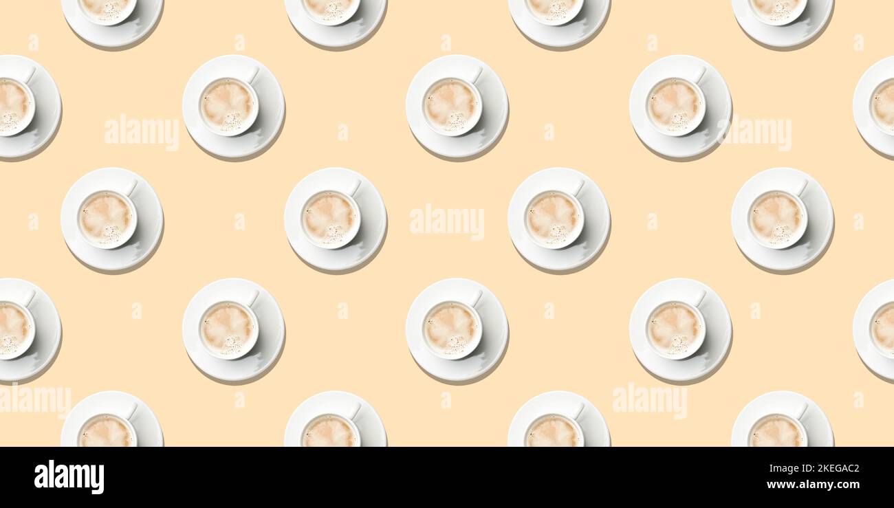 Tasses de café avec lait. Vue de dessus, motif sans couture Banque D'Images