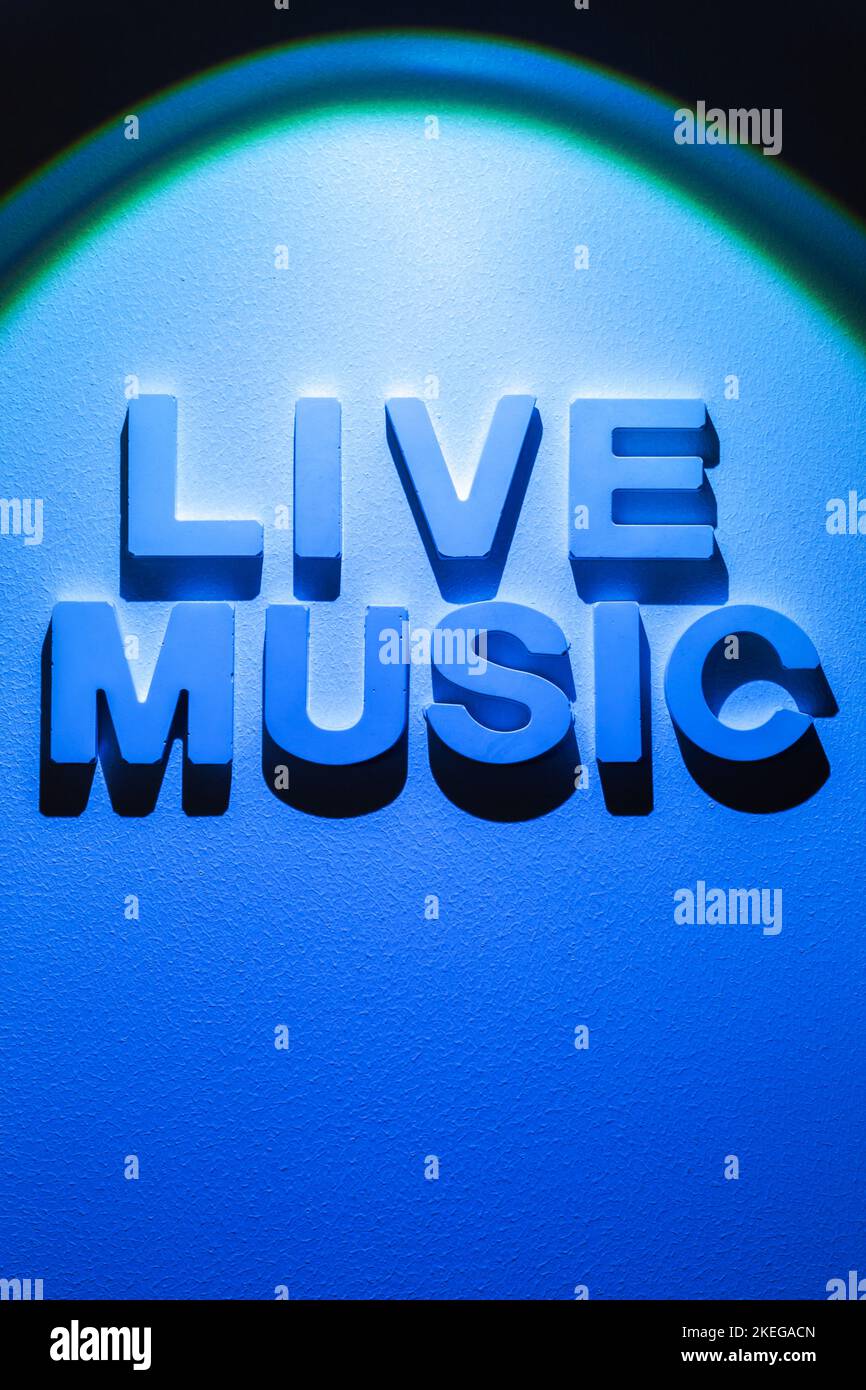 Musique en direct : texte dans un voyant bleu avec espace de copie Banque D'Images