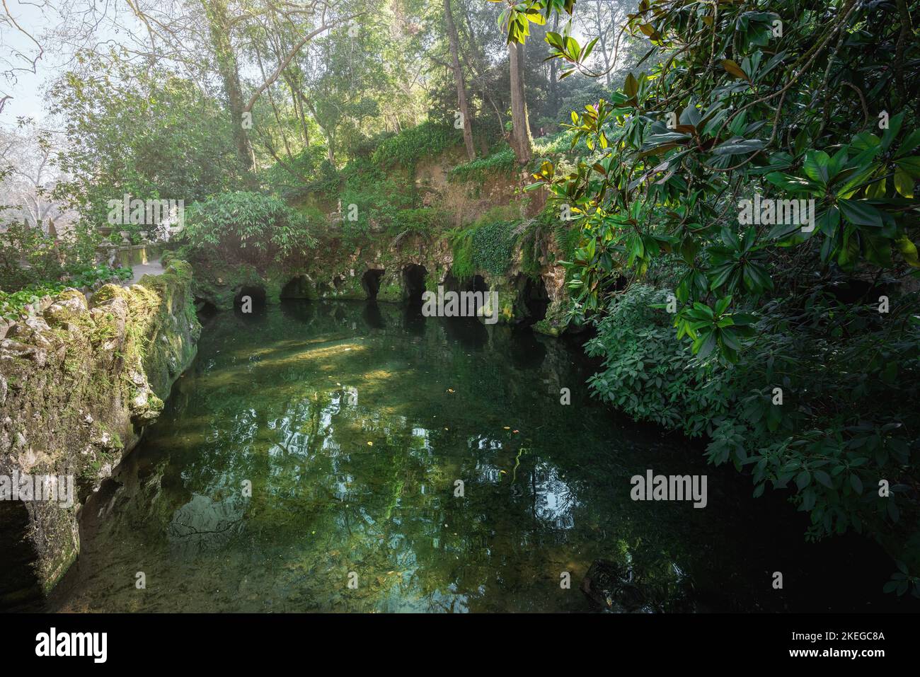 Lac à Quinta da Regaleira jardins - Sintra, Portugal Banque D'Images