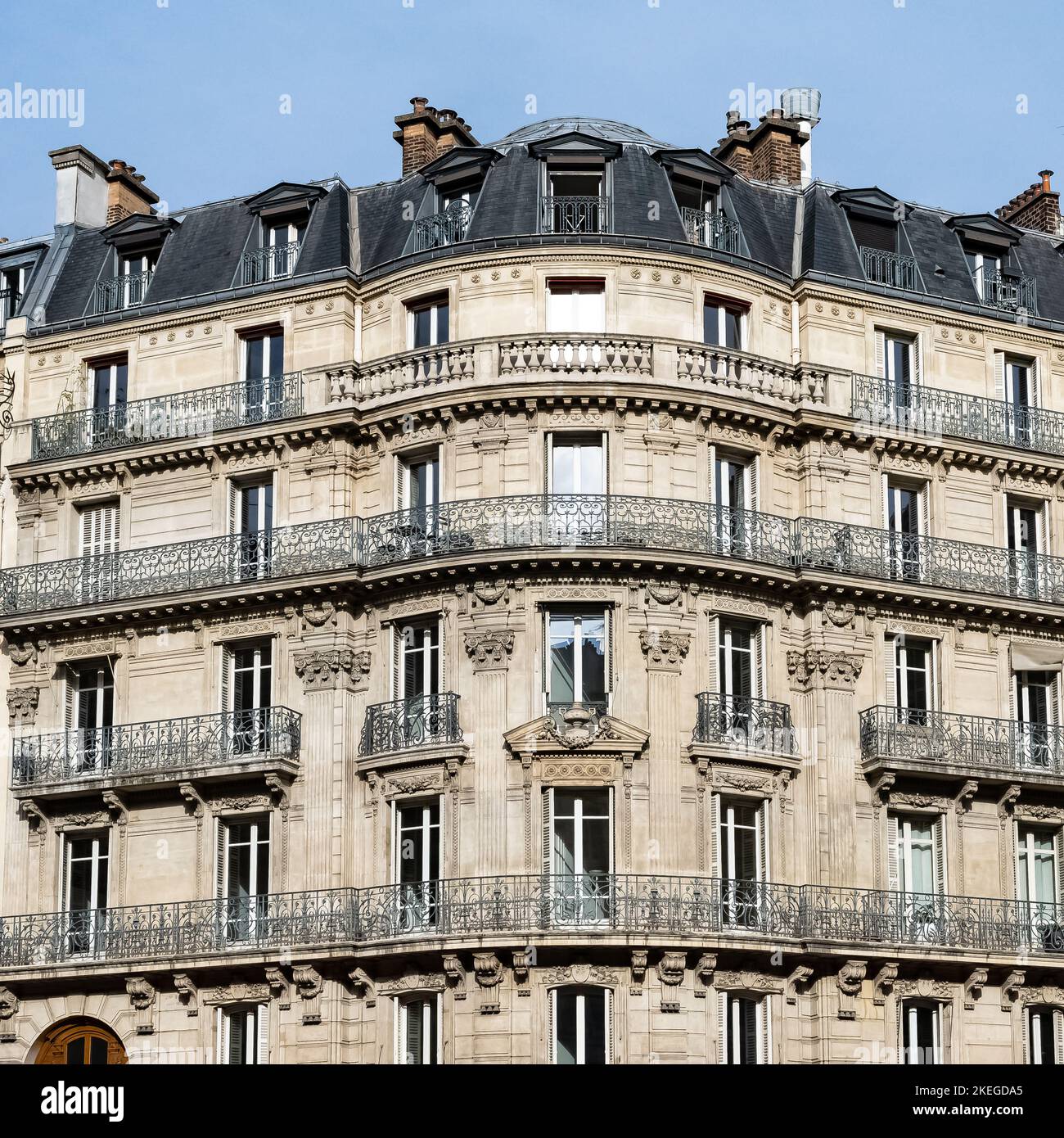 Paris, beau bâtiment, ancienne façade boulevard Hausmann Banque D'Images