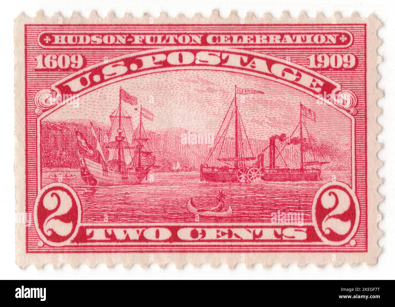 Etats-Unis - 1909 25 septembre : timbre-poste de 2 cents à la carmin représentant le navire de voile « Half Moon » et le navire à vapeur « Clermont » sur le fleuve Hudson. Hudson-Fulton Celebration. Une commémoration élaborée du 300th anniversaire de la découverte de la rivière Hudson par Henry Hudson et du 100th anniversaire de la première application commerciale réussie du bateau à aubes par Robert Fulton. Les réalisations maritimes d'Hudson et de Fulton ont fait ressortir l'importance de la rivière pour le progrès et l'identité de New York Banque D'Images