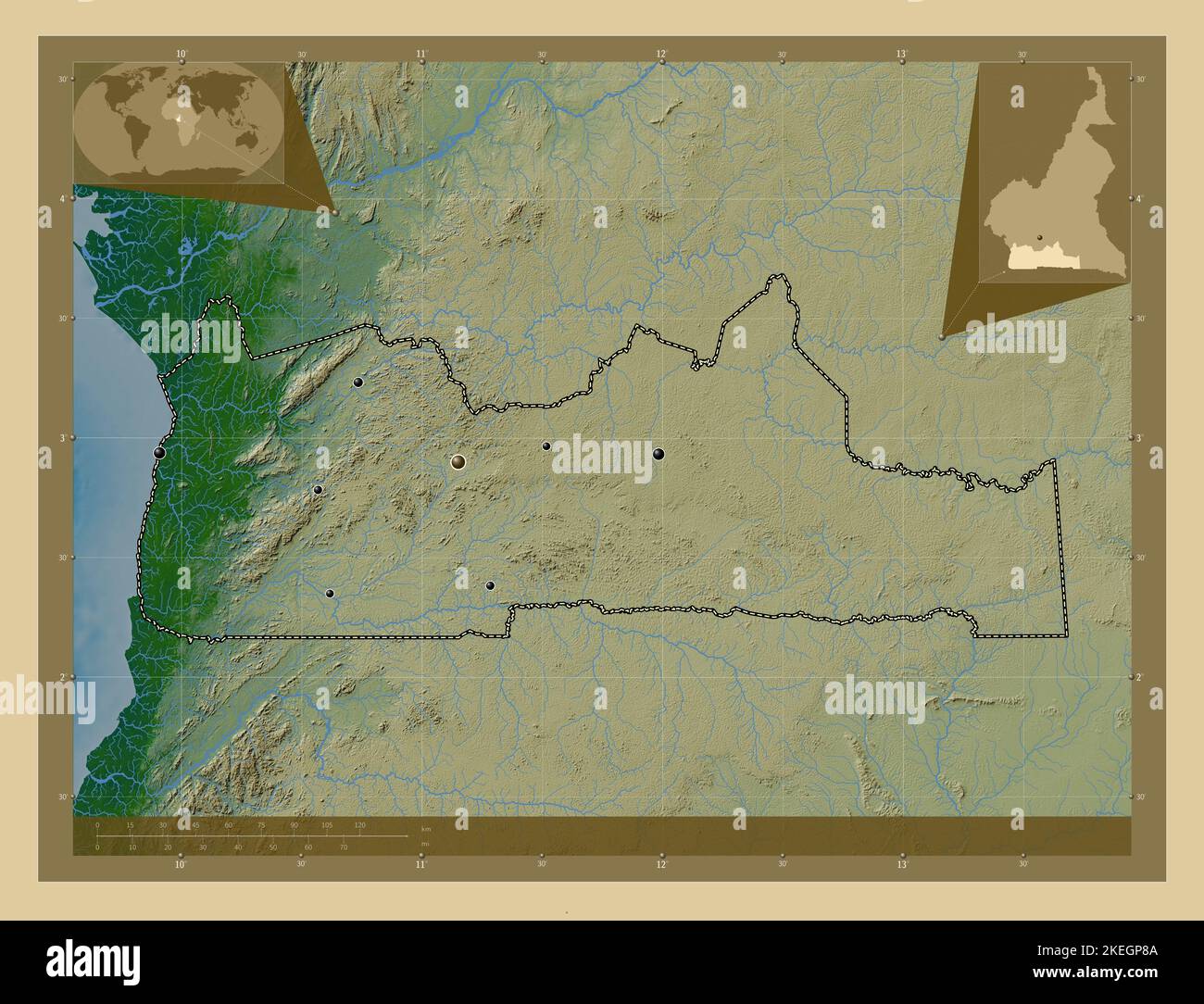 Sud, région du Cameroun. Carte d'altitude en couleur avec lacs et rivières. Lieux des principales villes de la région. Cartes d'emplacement auxiliaire d'angle Banque D'Images