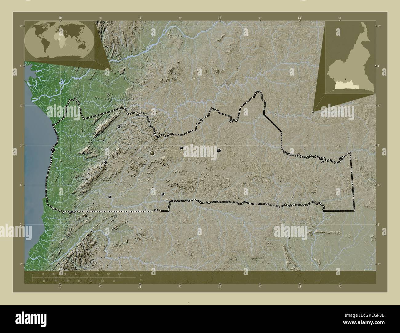 Sud, région du Cameroun. Carte d'altitude colorée en style wiki avec lacs et rivières. Lieux des principales villes de la région. Emplacement auxiliaire du coin Banque D'Images