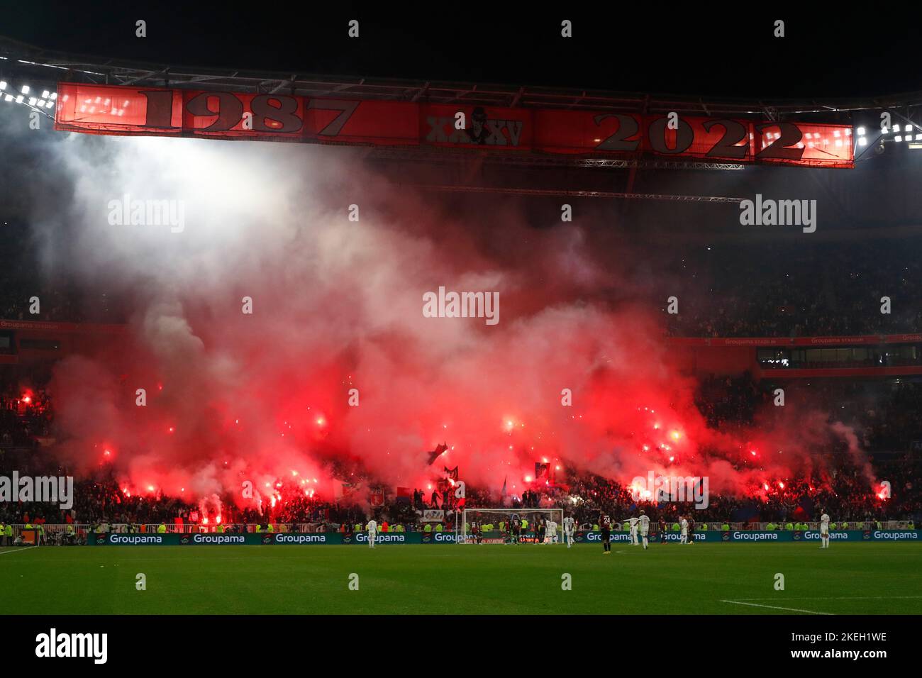 Fans de Lyon Bad Gones lors du championnat français Ligue 1 football match entre l'Olympique Lyonnais (Lyon) et l'OGC Nice sur 11 novembre 2022 au stade Groupama à Decines-Charpieu près de Lyon, France - photo Romain Biard / Isports / DPPI Banque D'Images