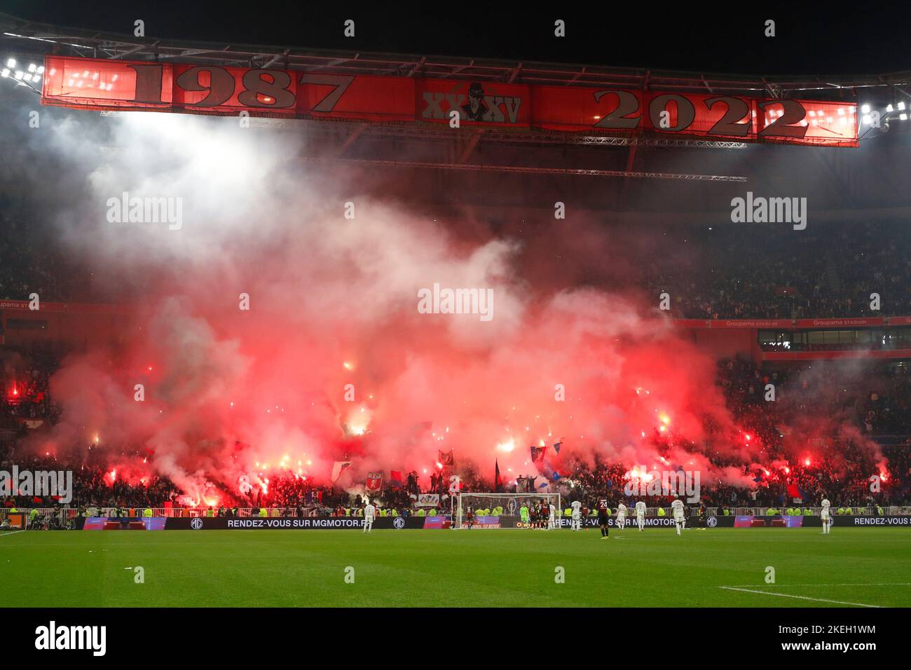 Fans de Lyon Bad Gones lors du championnat français Ligue 1 football match entre l'Olympique Lyonnais (Lyon) et l'OGC Nice sur 11 novembre 2022 au stade Groupama à Decines-Charpieu près de Lyon, France - photo Romain Biard / Isports / DPPI Banque D'Images