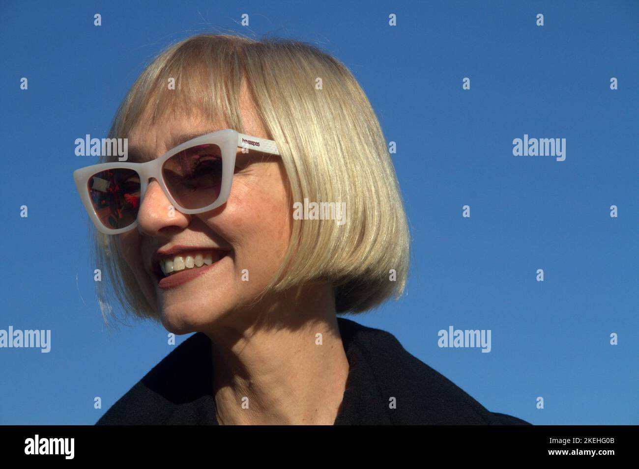 11 novembre 2022, Gijon, Asturies, Espagne : l'actrice et réalisateur portugais MarÃ­a de Medeiros, Prix spécial du Festival international du film de GijÃ³n 60th, a reçu le prix lors de la cérémonie d'ouverture. (Credit image: © Mercedes Menendez/Pacific Press via ZUMA Press Wire) Banque D'Images