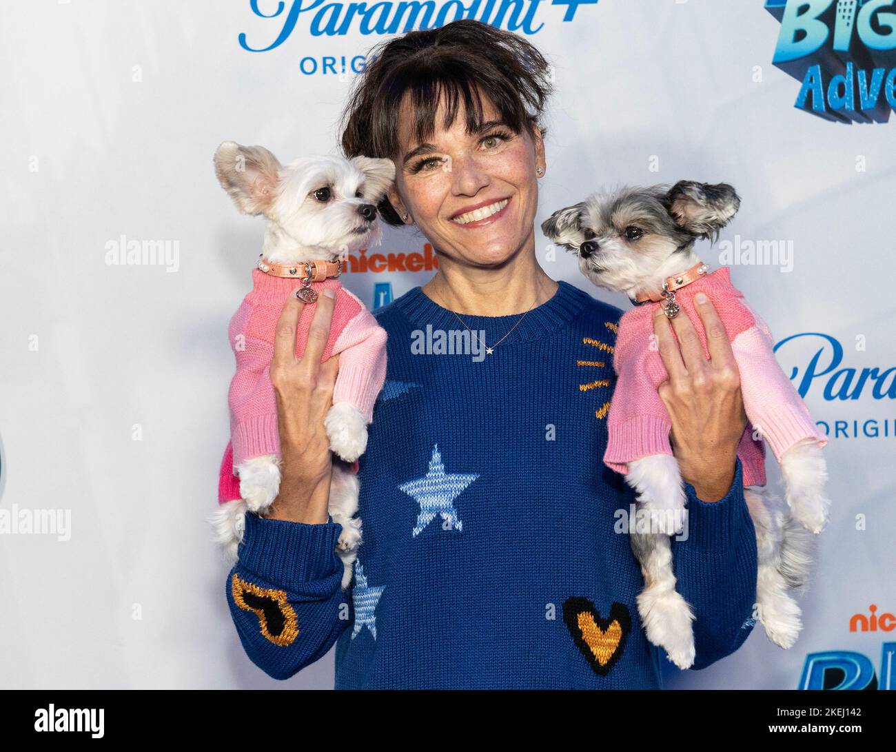 12 novembre 2022, New York, New York, États-Unis: Sam Carrell avec les chiens Belle et Tincubelle assiste à la première de Blue's Big City Adventure à Regal Union Square (Credit image: © Lev Radin/Pacific Press via ZUMA Press Wire) Banque D'Images