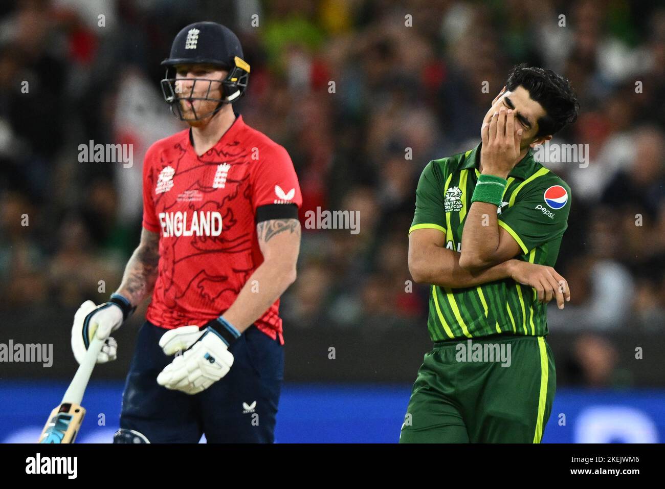 Le Naseem Shah du Pakistan réagit lors du match de finale de la coupe du monde T20 au Melbourne Cricket Ground, à Melbourne. Date de la photo: Dimanche 13 novembre 2022. Banque D'Images