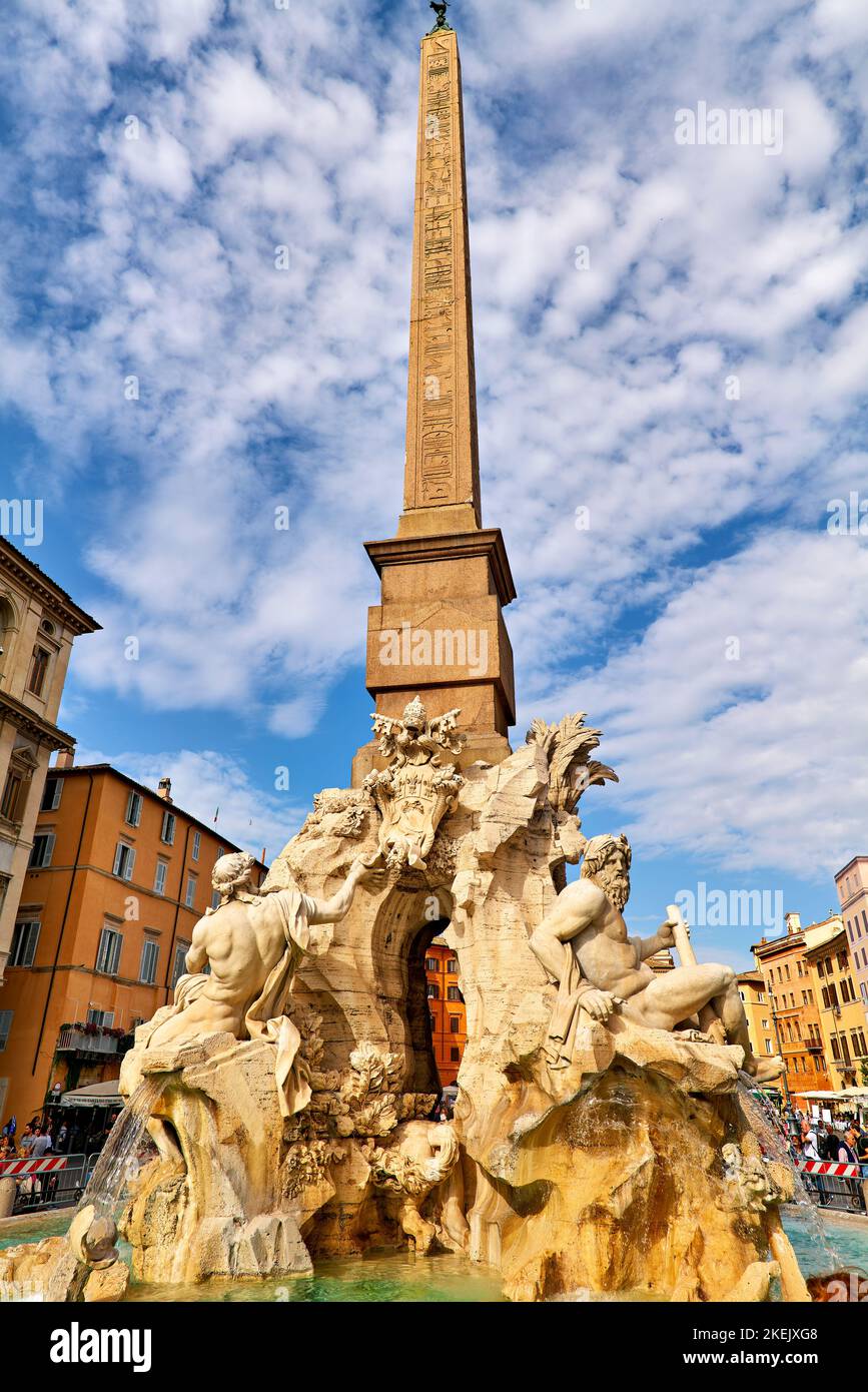 Rome Lazio Italie. Fontana dei Quattro Fiumi (Fontaine des quatre fleuves) est une fontaine de la Piazza Navona. Il a été conçu par Gian Lorenzo Bernini Banque D'Images