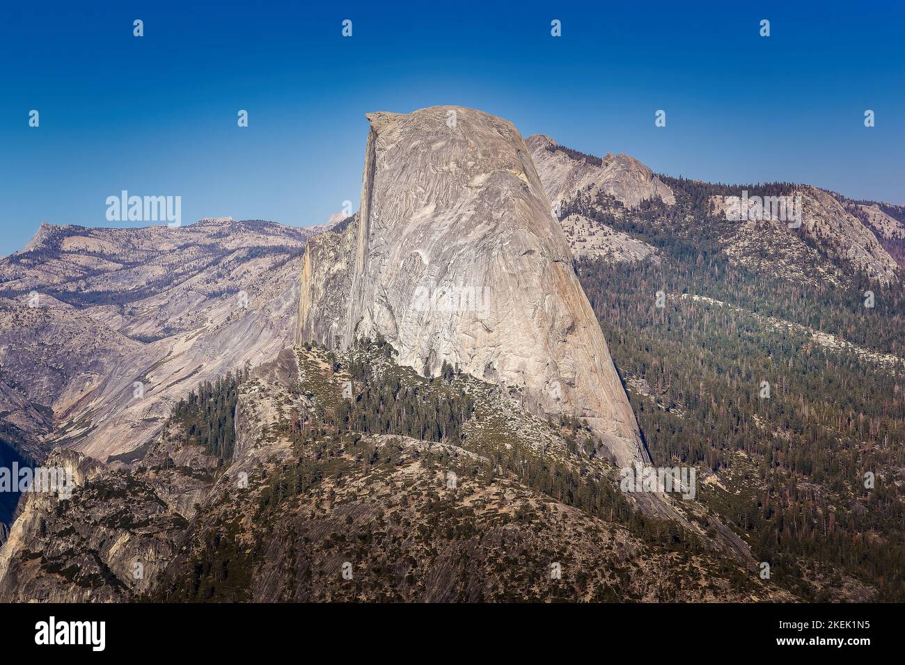 Le demi-dôme dans le parc national de Yosemite, Californie Banque D'Images