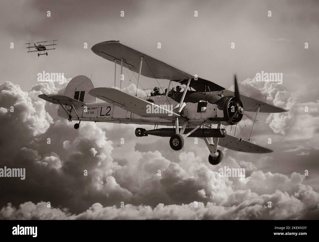 Une WW1 Royal Aircraft Factory BE2c est suivie par un triplane allemand Banque D'Images