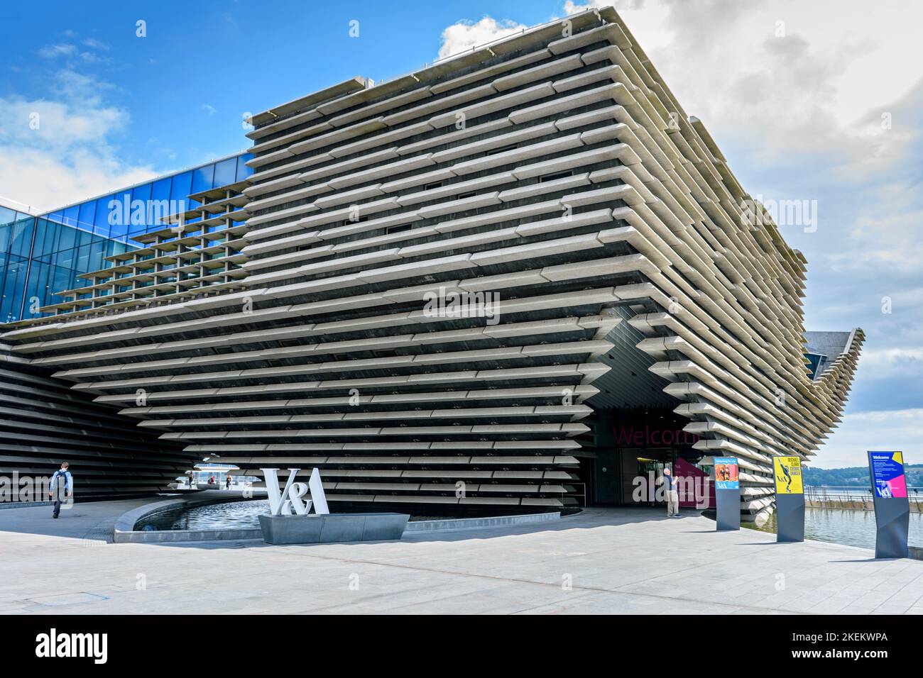The V&A Design Museum, Riverside Esplanade, Dundee, Écosse, Royaume-Uni. Architecte Kengo Kuma. Ouvert en septembre 2018. Banque D'Images
