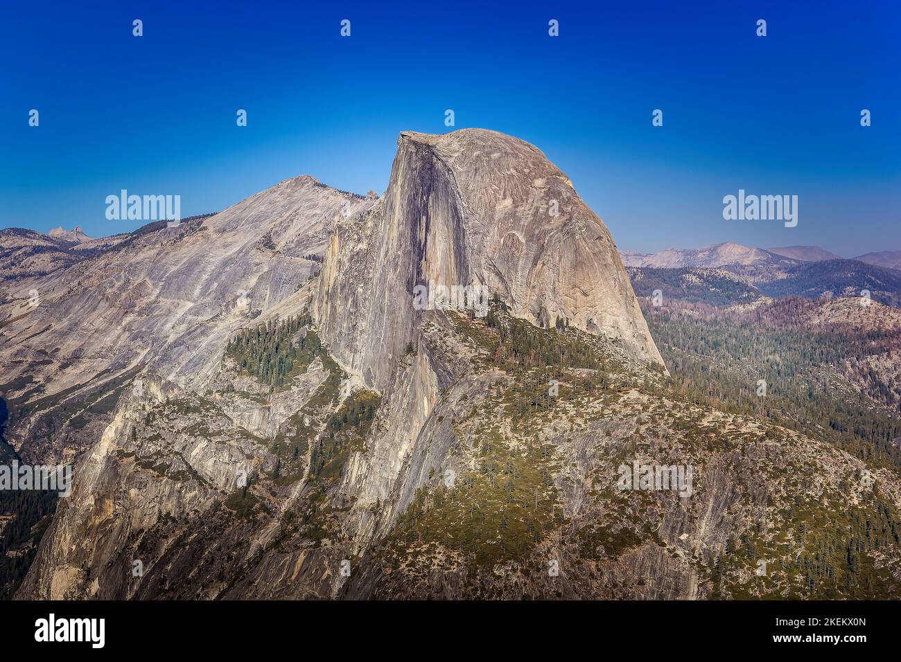 Le demi-dôme dans le parc national de Yosemite, Californie Banque D'Images