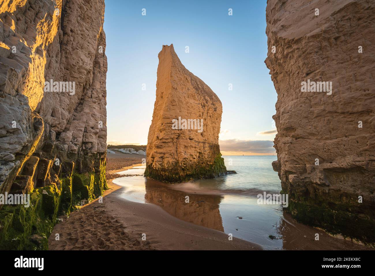 Pile de falaises emblématiques sur la plage de Botany Bay, Broadstairs, Kent Banque D'Images