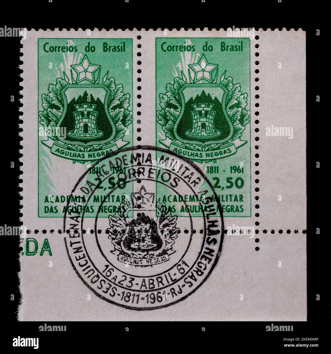 Timbre-poste d'époque annulé du Brésil vers 1961. Fête le 150th anniversaire de l'Académie militaire Agulhas Negras 1811 - 1961. Banque D'Images