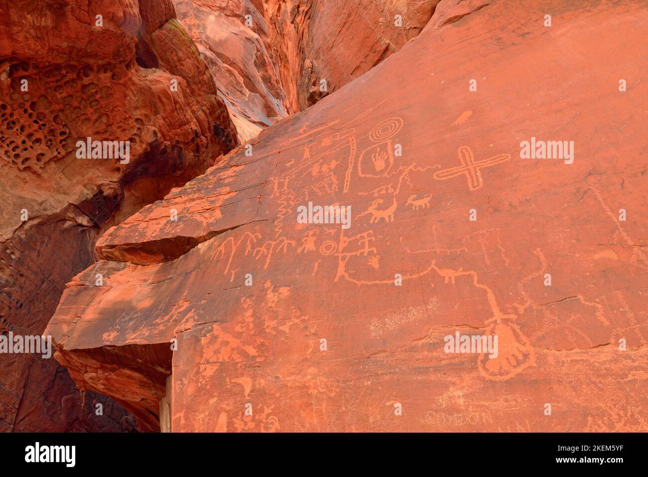 Pétroglyphes d'Atlatl Rock, parc national de la Vallée de feu, Nevada, États-Unis Banque D'Images
