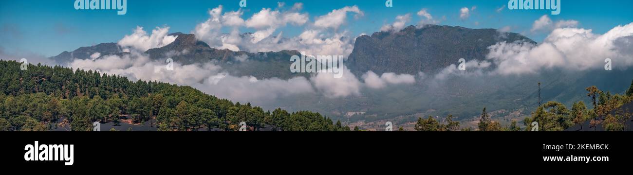 Panorama spectaculaire du volcan Taburiente et des nuages Banque D'Images