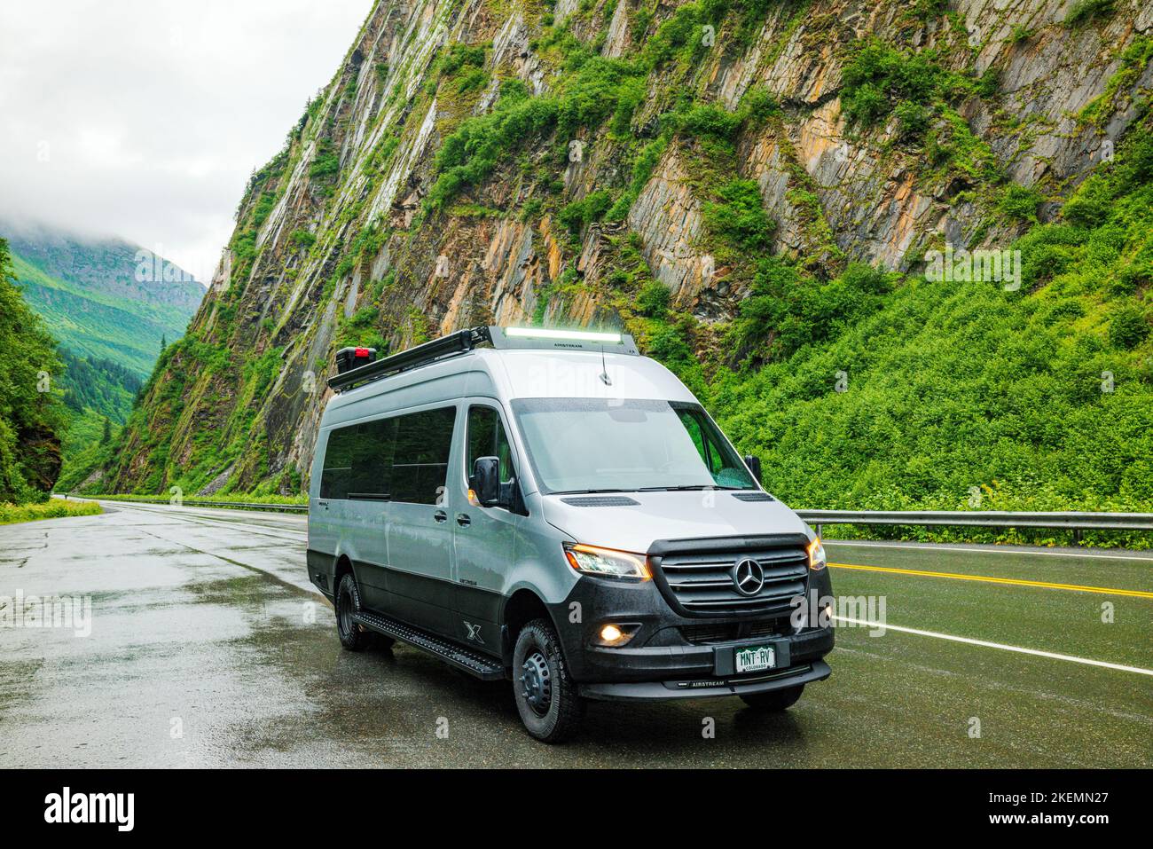 Airstream Interstate 24X 4WD campervan; Thompson Pass; Richardson Highway; Alaska; États-Unis Banque D'Images