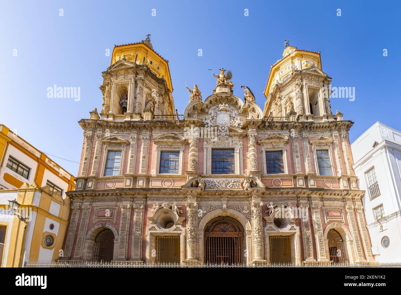 Façade de la belle église ornée de San Luis de los Franceses dans la ville historique de Séville, Andalousie, Espagne Banque D'Images