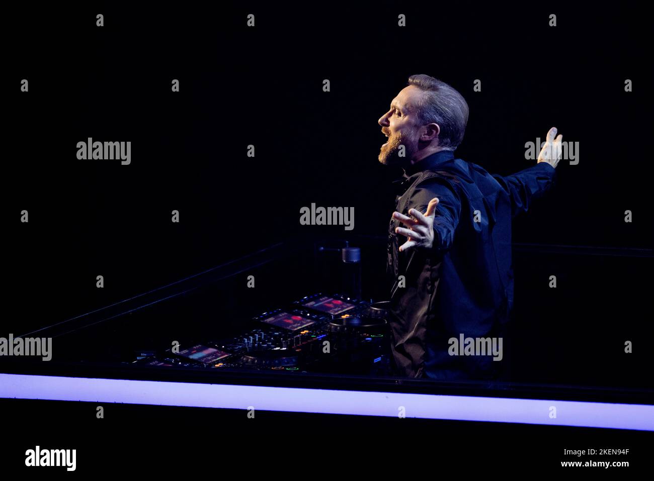 Düsseldorf, Allemagne. 13th novembre 2022. DJ David Guetta se présente à l'ouverture du spectacle lors de la présentation des MTV Europe Music Awards. Les prix sont remis par la chaîne musicale MTV. Credit: Christoph Reichwein/dpa/Alay Live News Banque D'Images