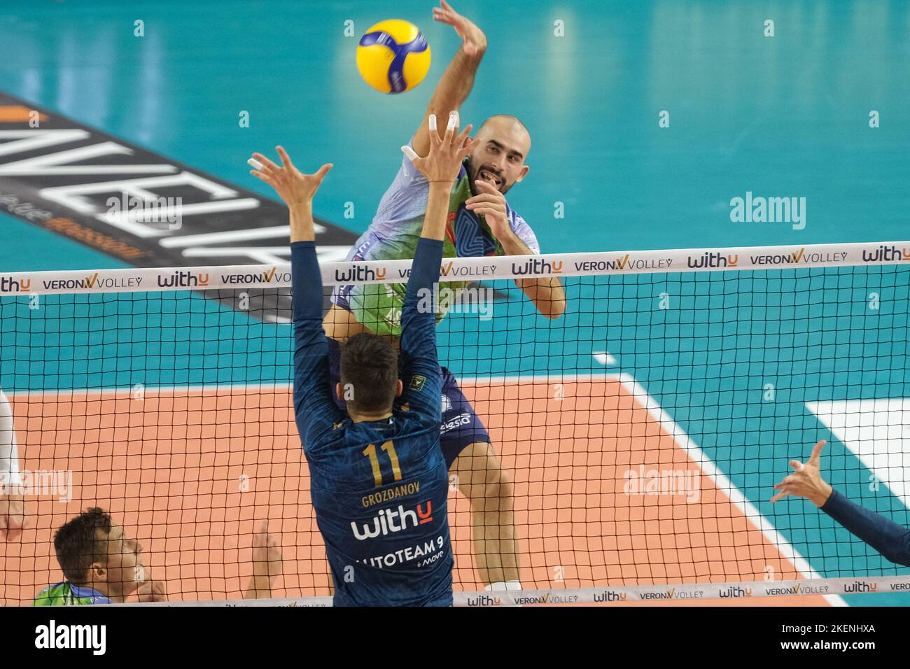 Vérone, Italie. 13th novembre 2022. Pipe de Gianluca Galassi - Vero Volley Monza pendant WithU Verona vs Vero Volley Monza, Volleyball Italien Serie A Men SuperLeague Championship à Vérone, Italie, 13 novembre 2022 Credit: Independent photo Agency/Alay Live News Banque D'Images