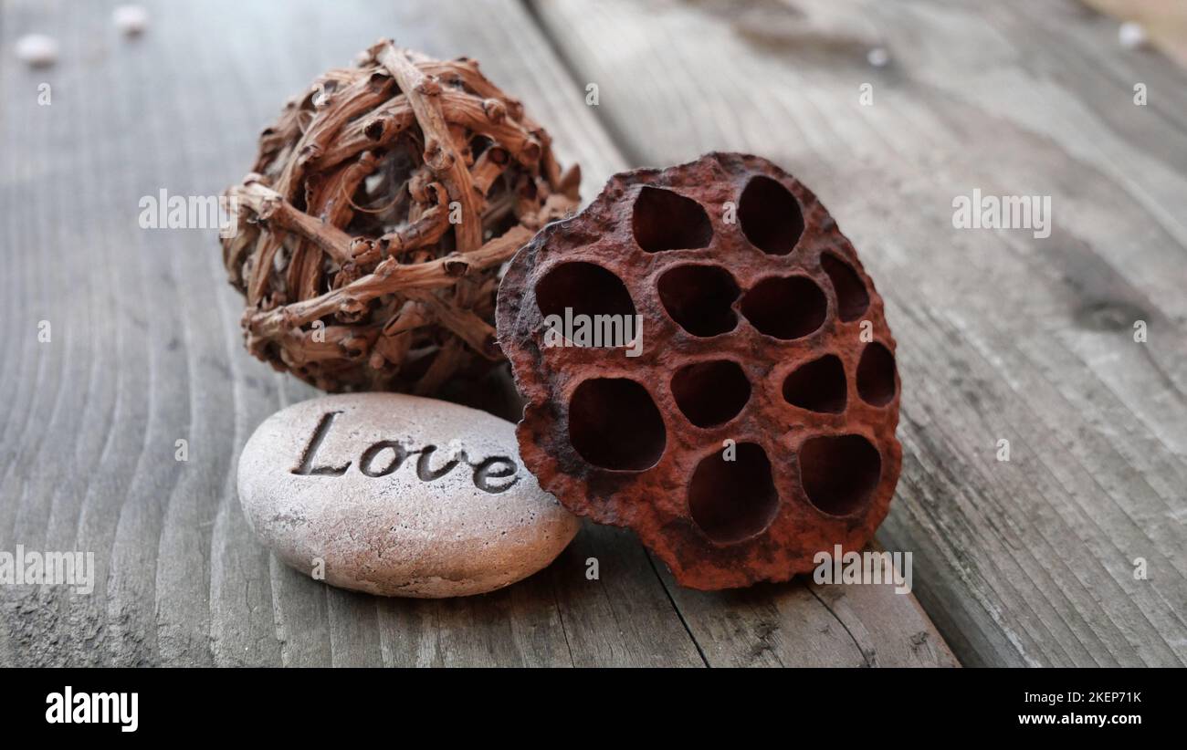 Inspiration d'amour écrite sur un galet décoratif Banque D'Images