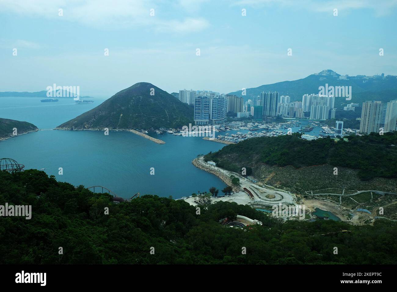 Paysage de montagne naturel à la baie d'eau profonde et l'île de l'océan, Hong Kong Banque D'Images