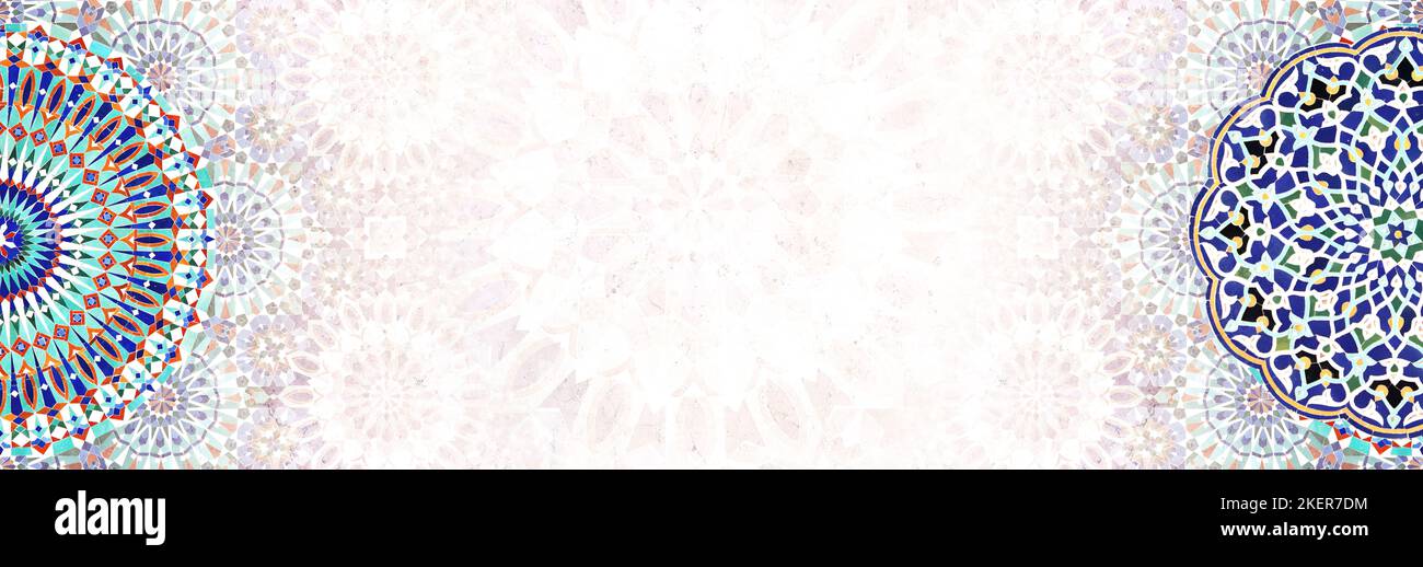 Détail de mur traditionnel persan mosaïque avec ornement géométrique et floral, Iran. Arrière-plan horizontal ou vertical avec carreaux de céramique. Maquette Banque D'Images