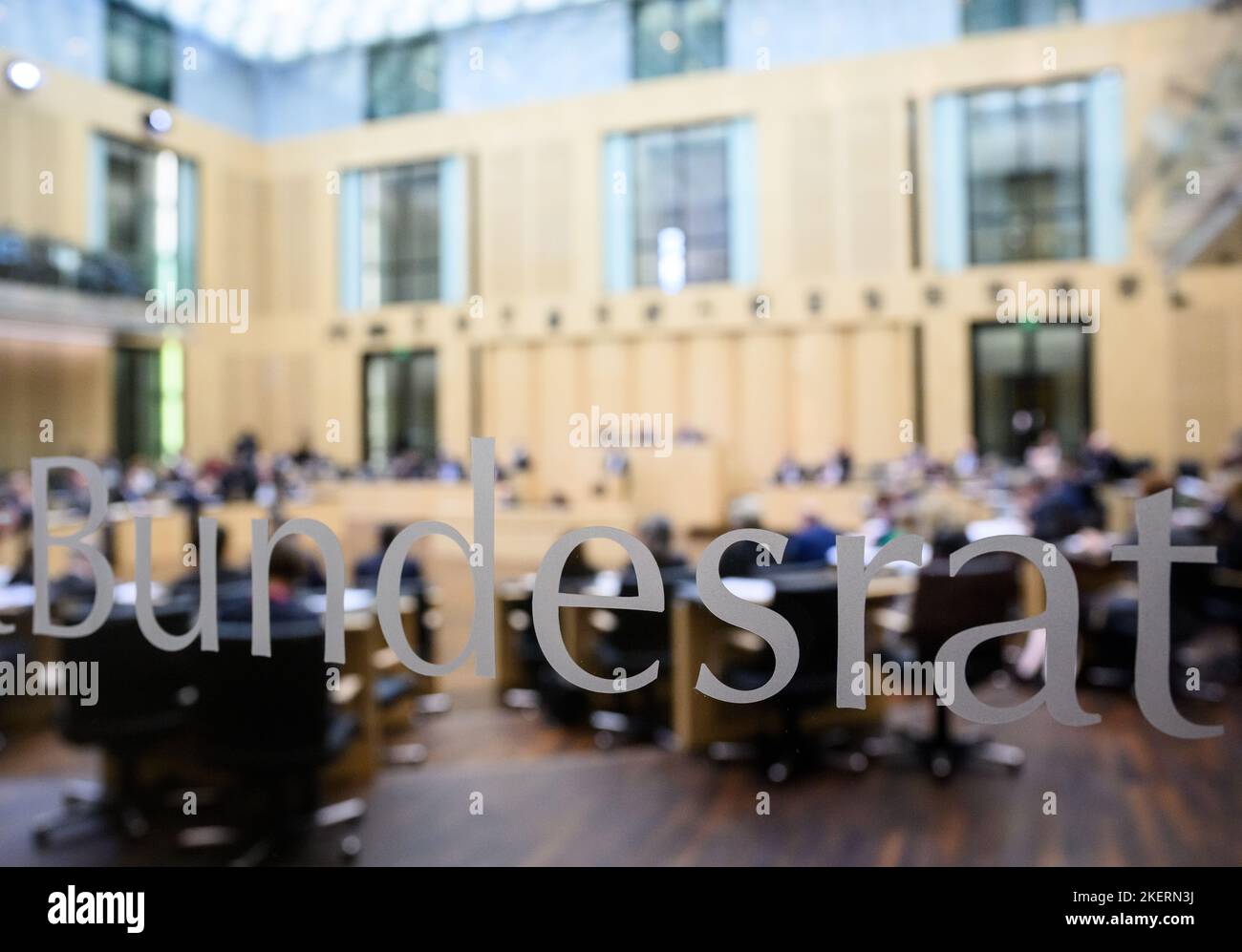 Berlin, Allemagne. Berlin, Allemagne. 14th novembre 2022. Les membres du Bundesrat participent à une session spéciale le mois de décembre, à l'aide d'urgence et aux revenus prévus des citoyens. Après l'approbation du Bundestag, la Chambre d'État débat maintenant sur les milliards d'aide d'urgence pour les clients du gaz et du chauffage urbain. Le Bundesrat vote également le projet de loi sur le revenu des citoyens adopté par le Bundestag. La loi exige également l'approbation de la chambre d'État pour entrer en vigueur. Credit: dpa Picture Alliance/Alay Live News Banque D'Images