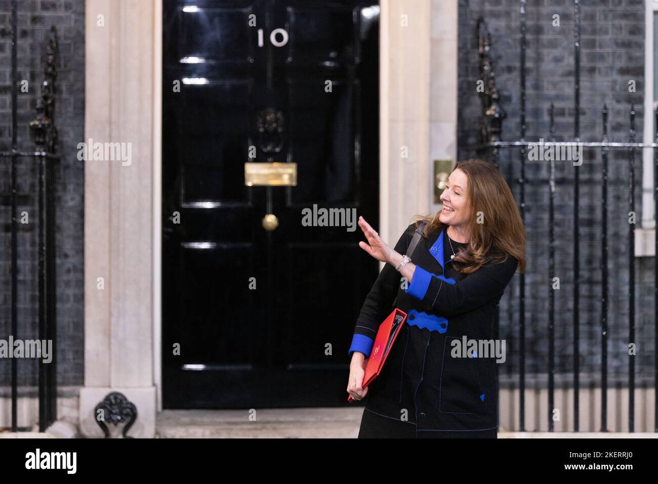 Gillian Keegan quitte No.10 Downing Street après avoir été nommé Secrétaire de l'éducation, Londres, Angleterre, Royaume-Uni Banque D'Images