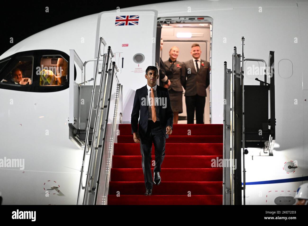 Le Premier ministre Rishi Sunak arrive à l'aéroport international de Ngurah Rai avant le G20 à Bali, en Indonésie. Date de la photo: Lundi 14 novembre 2022. Banque D'Images