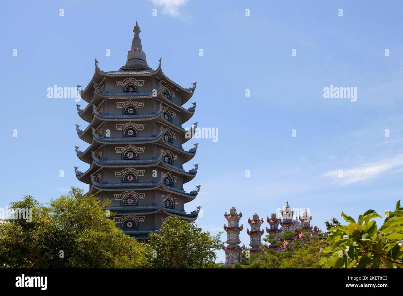 Tour des reliques dans la pagode Linh Ung au sommet de la montagne son Tra. Banque D'Images