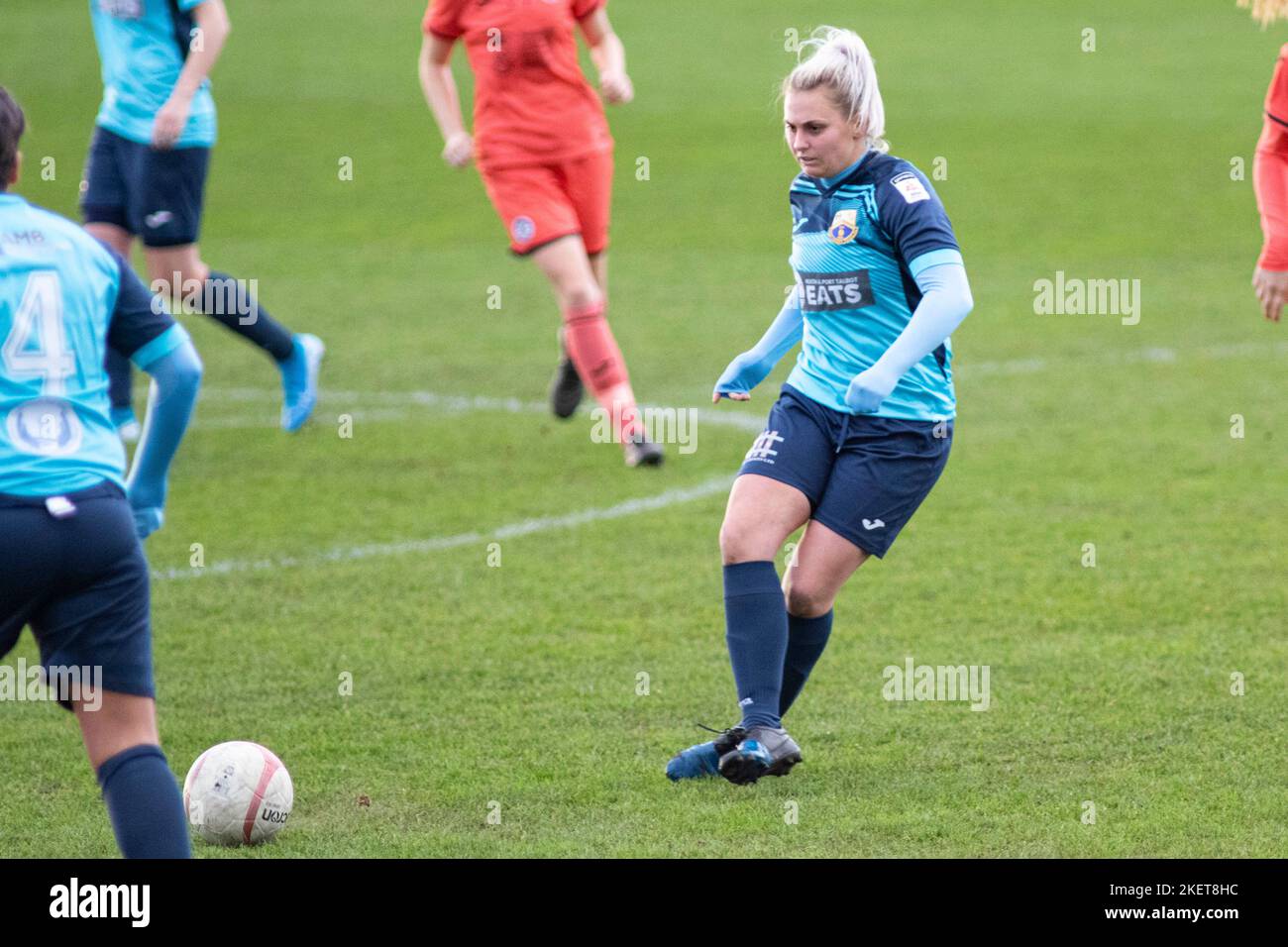 Port Talbot Town v Swansea City dans le Genero Adran Premier au chemin Victoria le 28th novembre 2021. Crédit : Lewis Mitchell Banque D'Images