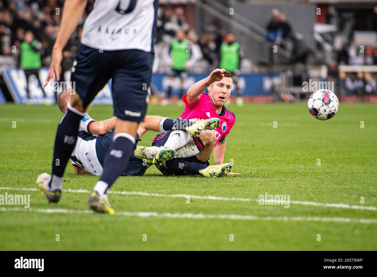 Aarhus, Danemark. 13th novembre 2022. Nicolai Poulsen (6) d'AGF et Lukas Lerager (12) du FC Copenhague vu lors du match Superliga de 3F entre le GF d'Aarhus et le FC Copenhague au parc Ceres d'Aarhus. (Crédit photo : Gonzales photo/Alamy Live News Banque D'Images