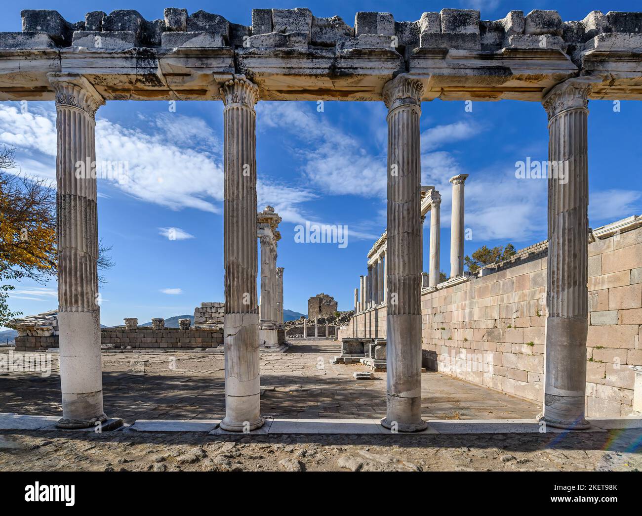 Temple de Trajan à l'Acropole des ruines de la ville ancienne de Pergame à Bergama, Izmir, Turquie Banque D'Images
