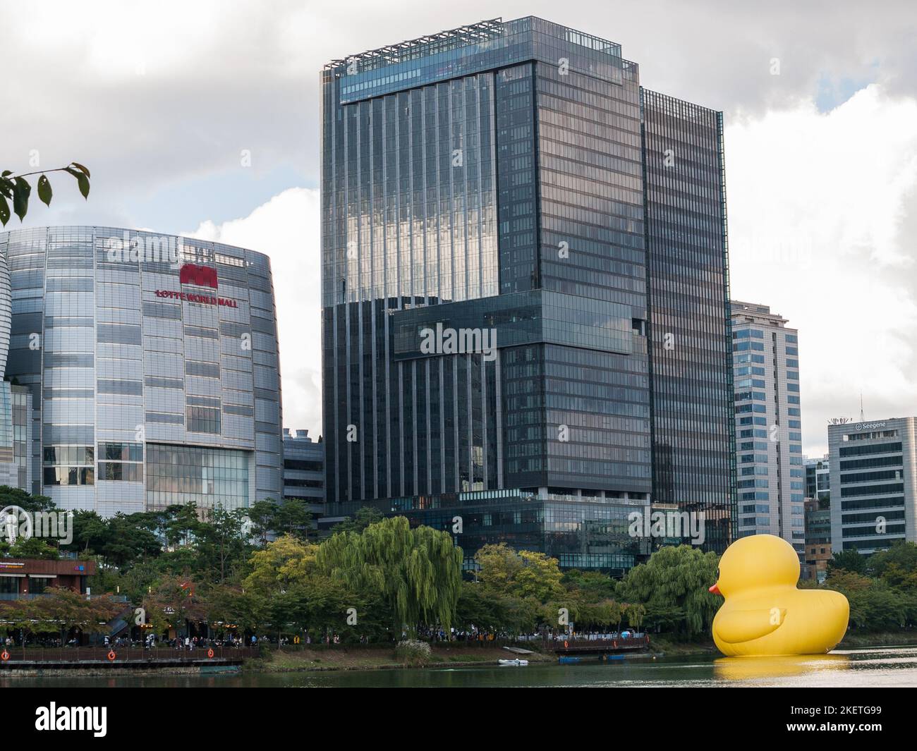 Séoul, Corée du Sud - octobre 2011 : le projet de canard de caoutchouc dans L'APPAREIL PHOTO NUMÉRIQUE de Séoul Banque D'Images