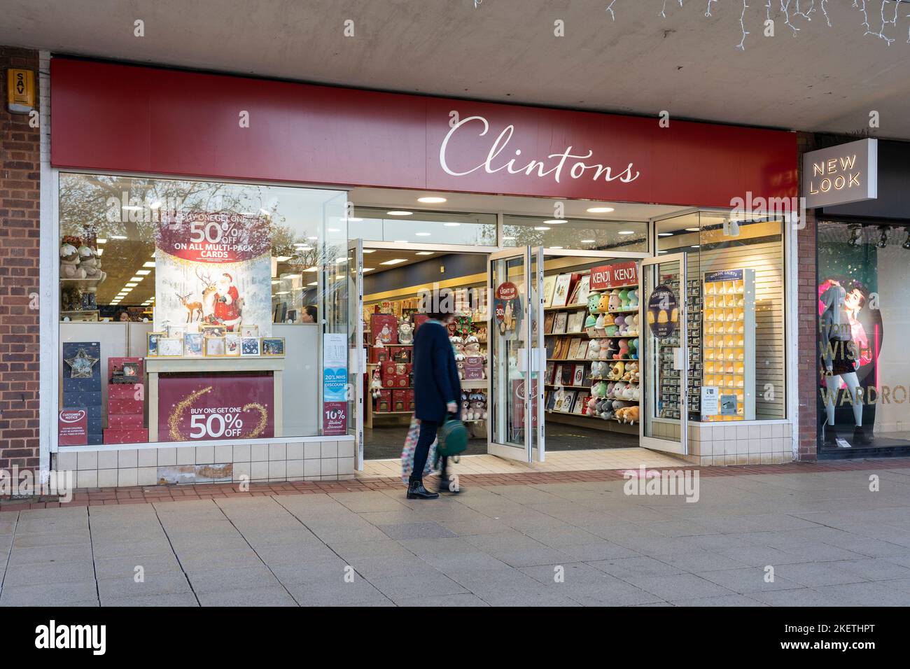 Clinton's sur la place Mell dans le centre-ville de Solihull. Il s'agit d'une chaîne de vente de cartes, cadeaux et articles de fête saisonniers et pour occasions spéciales Banque D'Images