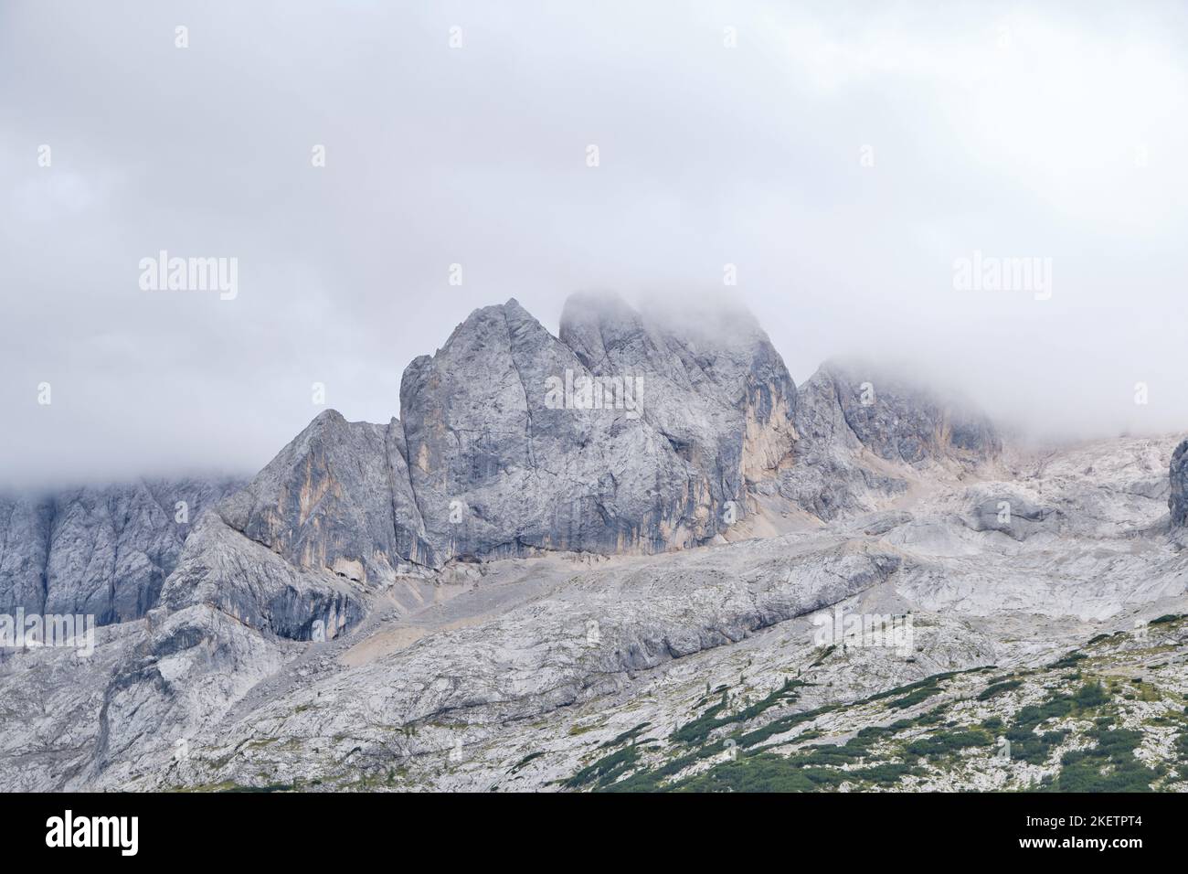 Marmolada, Alpes italiennes. Magnifique paysage d'été des Dolomites Mountain Peaks Banque D'Images