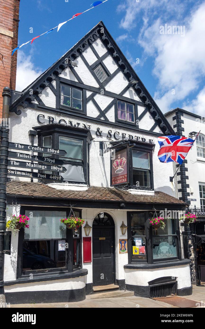 The 17th Century Crown & Scepture Pub, Market place, Ross-on-Wye (Rhosan ar Wy), Herefordshire, Angleterre, Royaume-Uni Banque D'Images