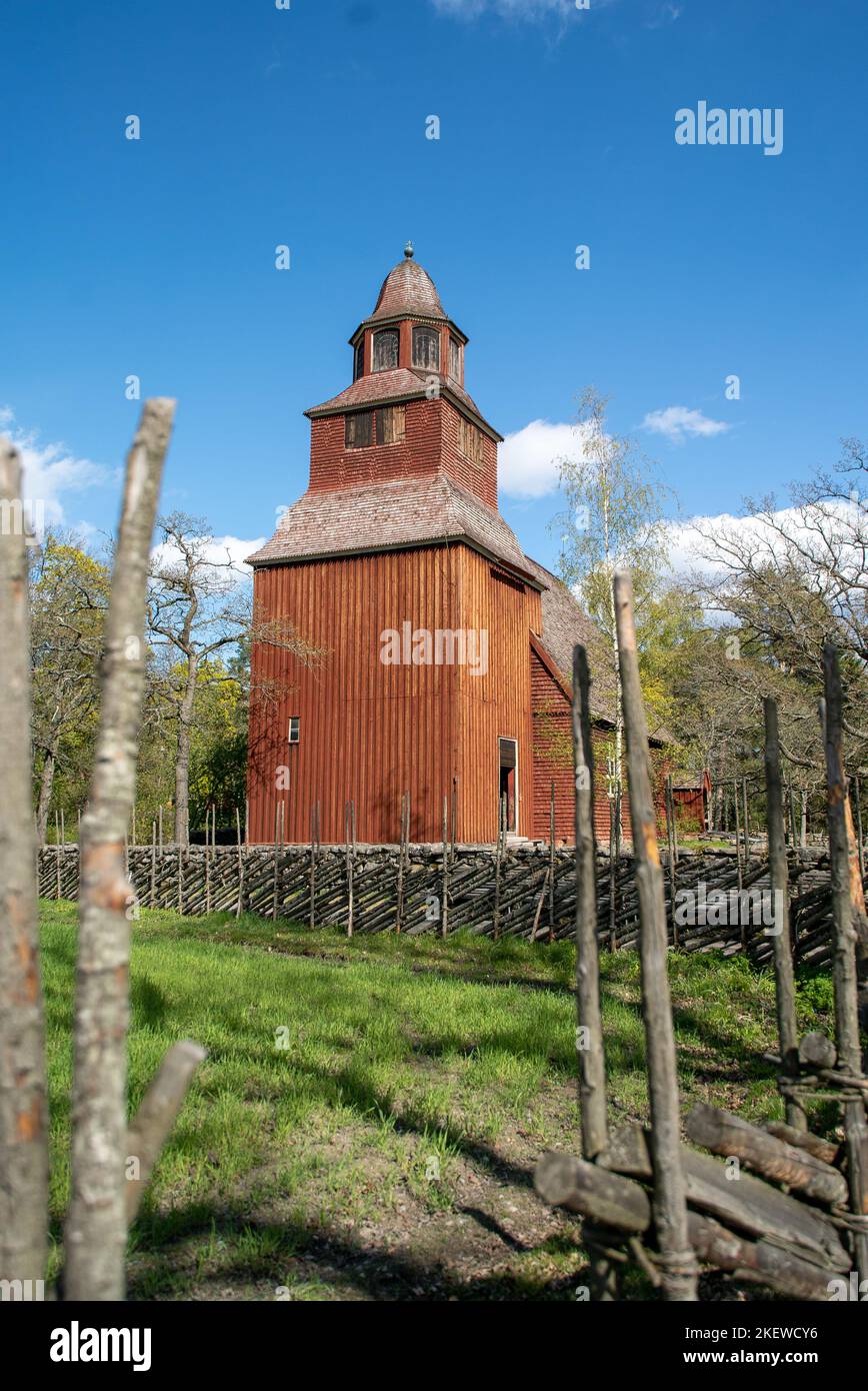 Vue extérieure de l'église de Segulora depuis le village de Segulora en Suède, aujourd'hui à Skansen, le musée en plein air de l'île de Djurgården Banque D'Images